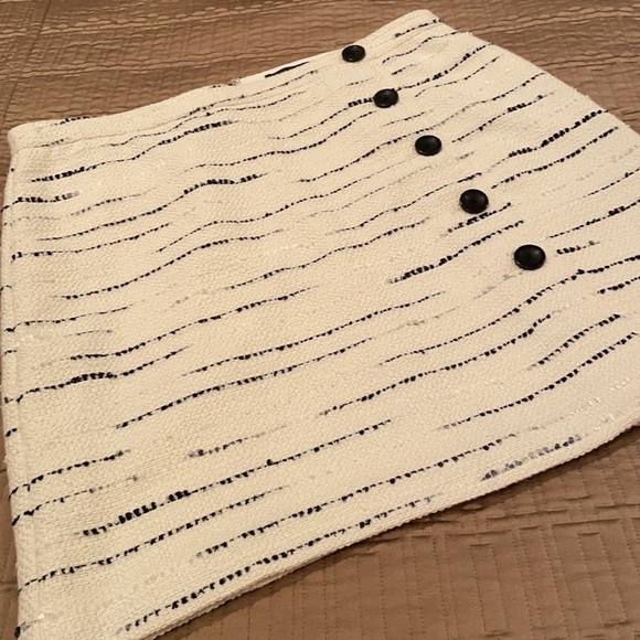 Ann Taylor skirt, nubby fabric, polyester blend, machine wash, 14 P - Picture 1 of 7